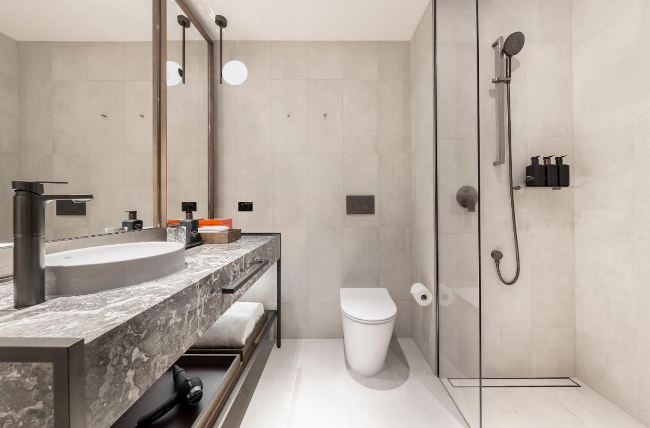 Next Hotel Melbourne, Curio Collection By Hilton Exterior photo Bathroom